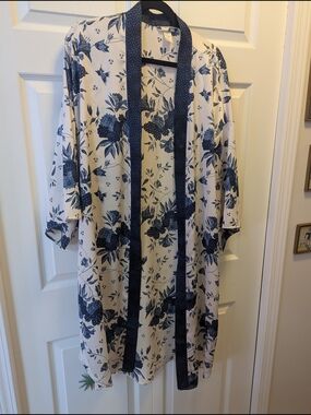 H&M Creamish and Blue Floral Kimono